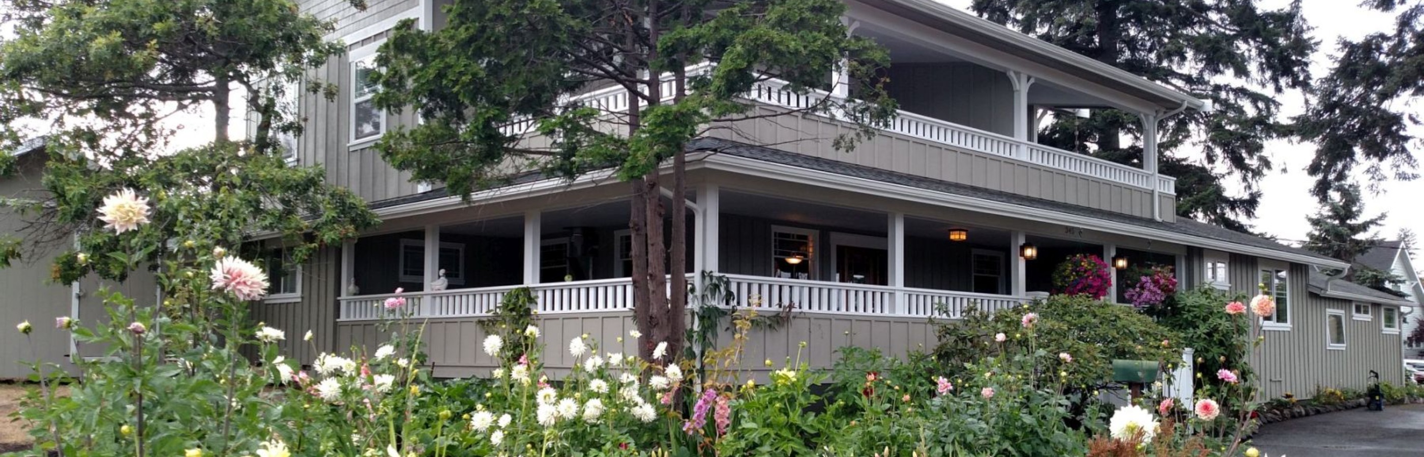 The Friday Harbor Grand - Front with Garden